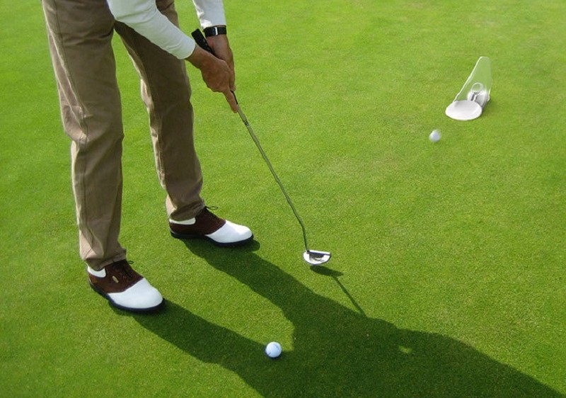 Golf Putting Practice Aid Outil d'entraînement de putt de pression de golf intérieur et extérieur (ESG16153)